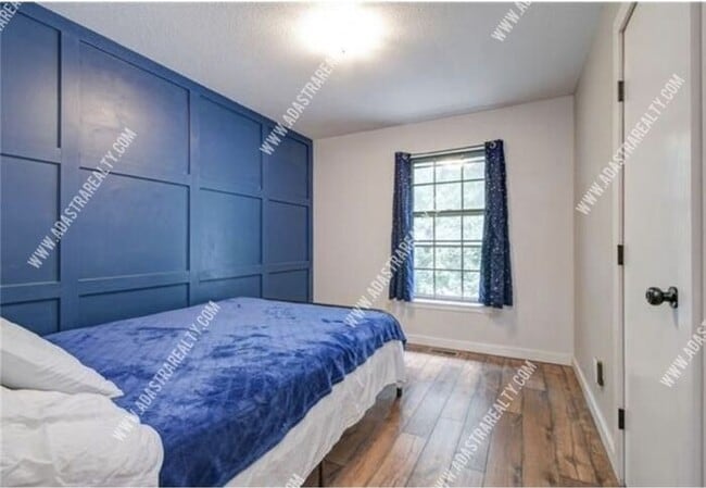 Building Photo - Gorgeous Blue Springs Home-Available in SEPTEMBER!!
