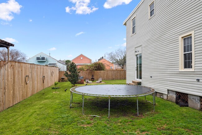 large fenced in yard - 2224 Dumaine St
