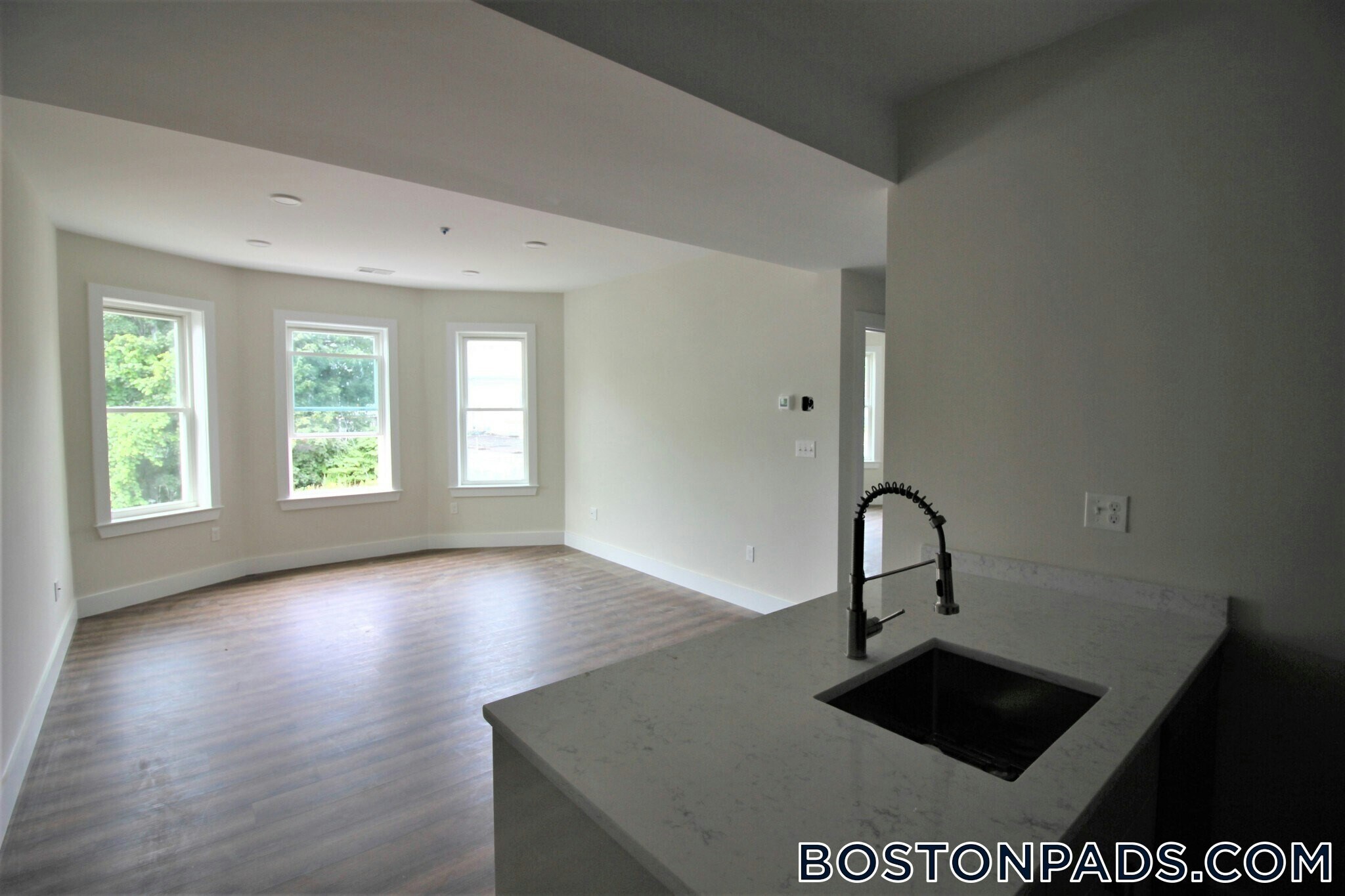 Building Photo - 843 Columbia Rd