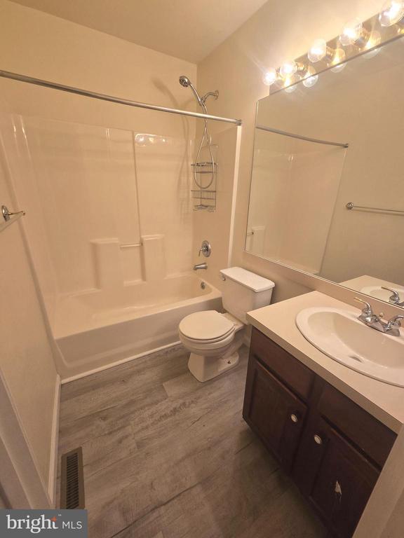 Building Photo - 471 Stonehedge Ln