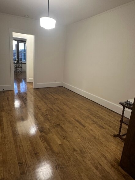 Building Photo - 418 Pleasant St