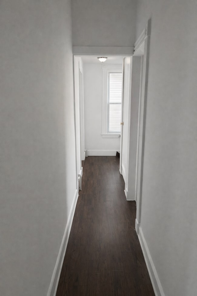 Building Photo - 108 S Main St