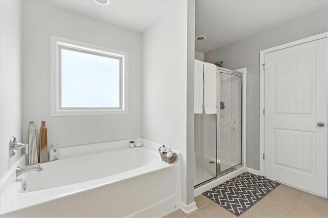 Building Photo - 214 Torch Dr