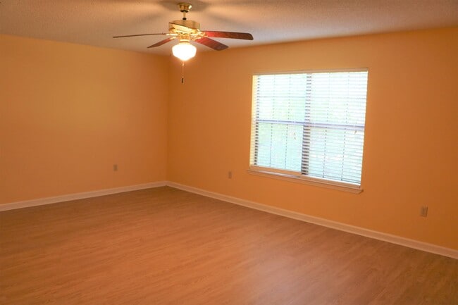 Building Photo - 2031 Casa De Oro St