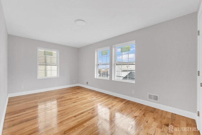 Building Photo - 138 Milford Ave