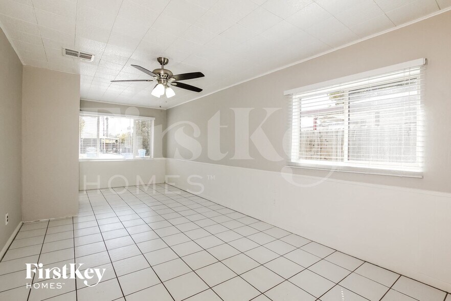 Building Photo - 2126 W San Miguel Ave