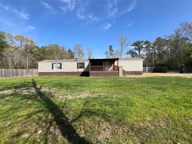 Building Photo - 101 Maple Ln