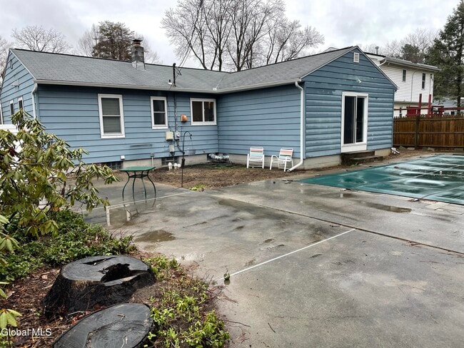 Building Photo - 13 Richards Dr