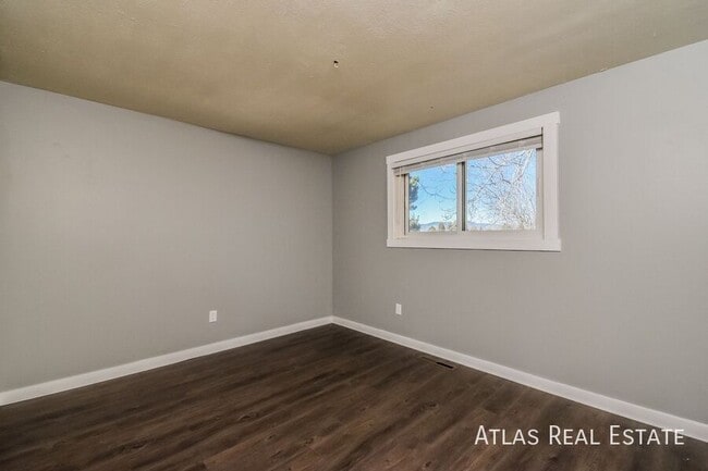 Building Photo - 4644 Scenic Cir