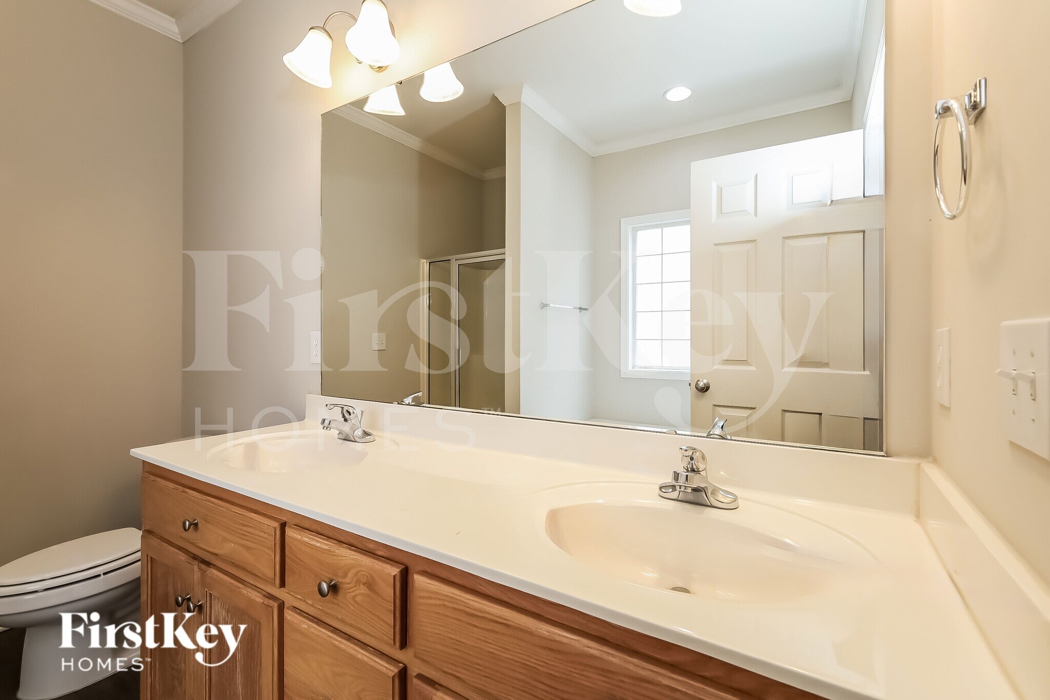 Building Photo - 2215 Charles Towne Ct