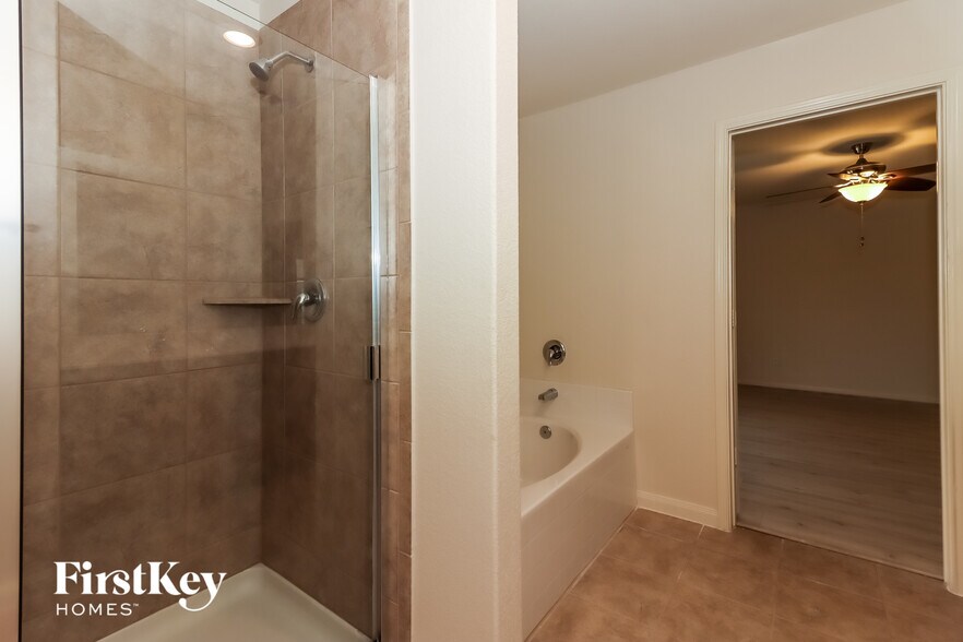 Building Photo - 2301 Starboard Sail