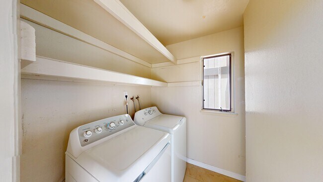 Building Photo - 33 Clay Ct