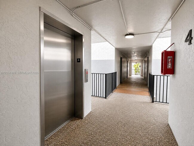Building Photo - 3700 N Pine Island Rd