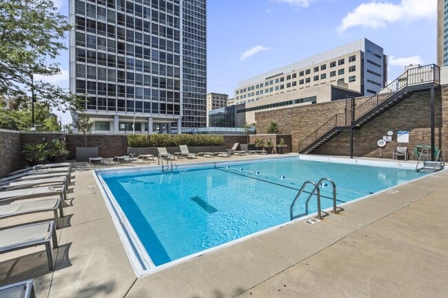 Building Photo - 2 bedroom in Chicago IL 60657