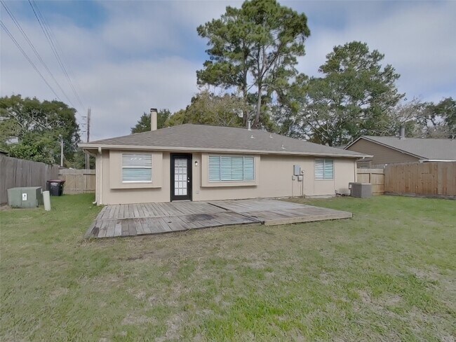 Building Photo - 2802 N Spring Dr