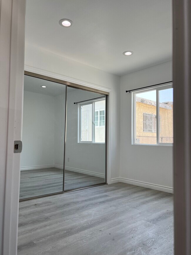 Building Photo - 8136 Walnut Dr