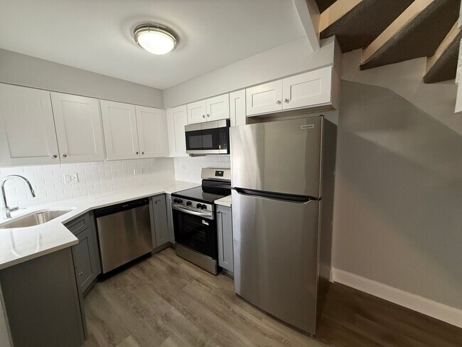 Building Photo - 744 W Gordon Terrace