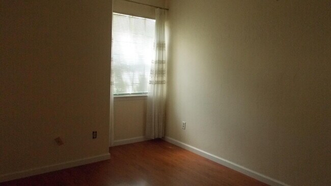 Building Photo - 4BR/2.5BA Home in Desirable Northridge Com...