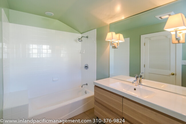 Building Photo - Remodeled 3 Bedroom Home with Large Yard -...
