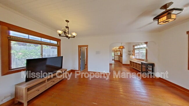 Building Photo - 1110 Curley Ave