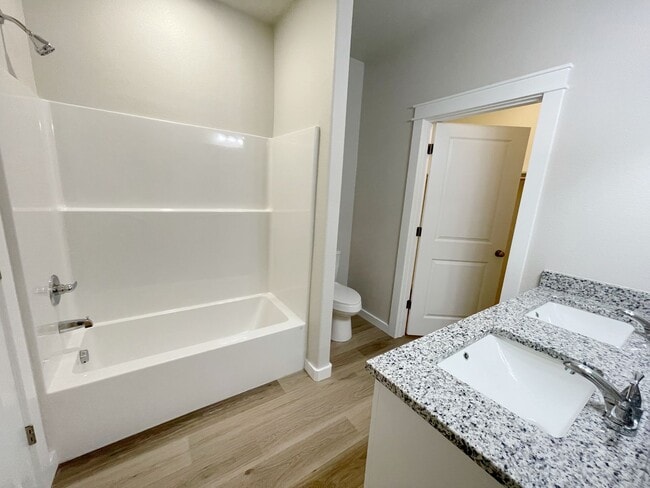 Building Photo - Beautiful 3/2 home in convenient location