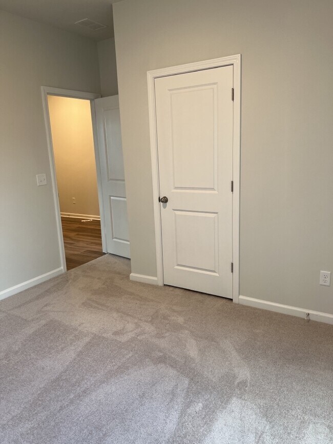 Building Photo - 293 W Bradford Pointe Drive FOR RENT!
