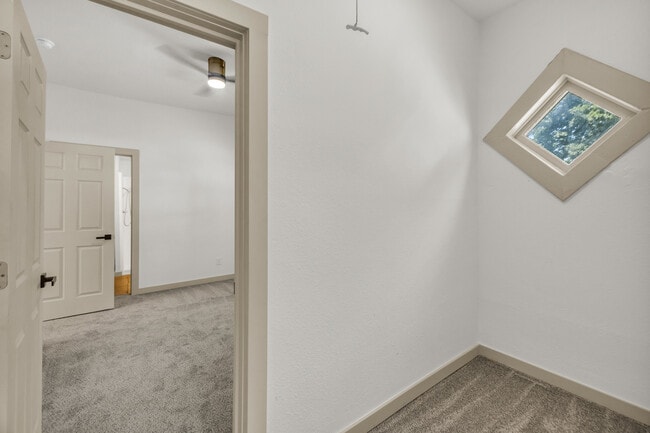 Building Photo - 514 S Broadway
