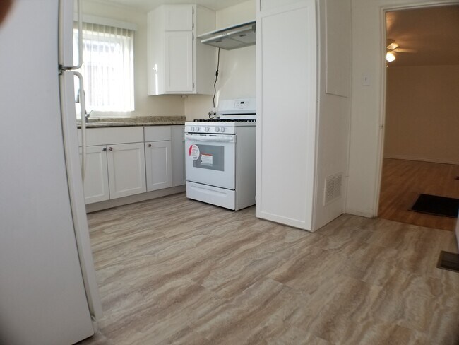 kitchen - 1902 Lead Ave SE