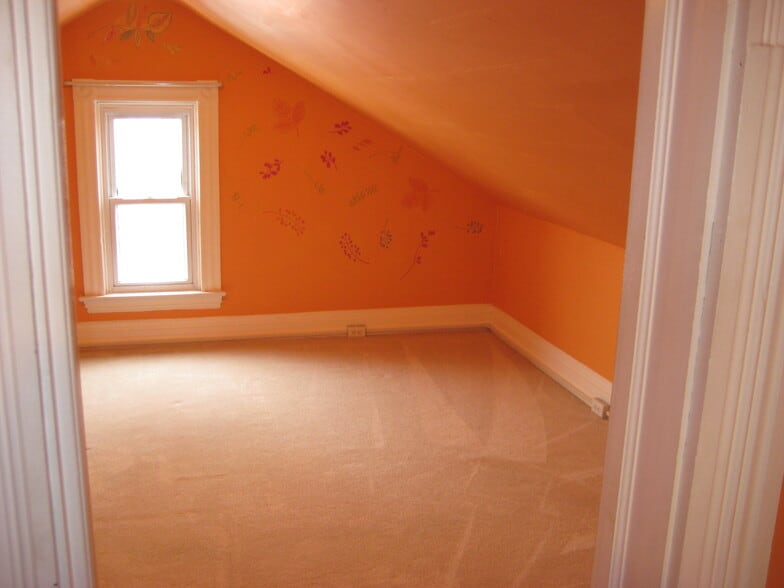 attic room - 142 George St