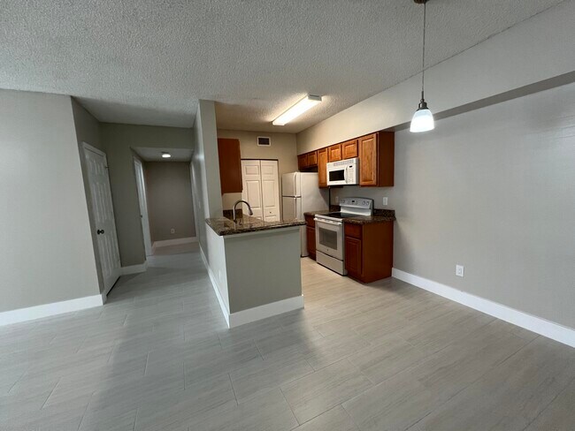 Building Photo - 10354 Fox Trail Rd S