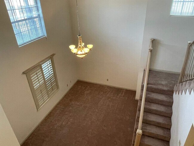 Building Photo - 262 W Calton Rd