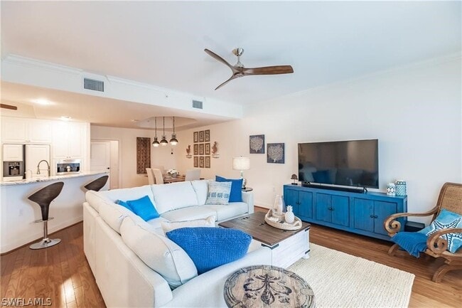 Building Photo - 572 11th Ave S