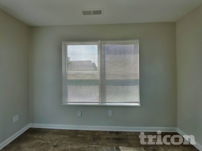 Building Photo - 4936 Dunlin Dr