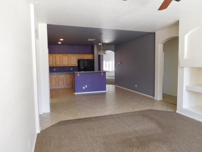 Building Photo - Lovely Single level with 4 Bed ,2 Bath and 3 Car Garage!