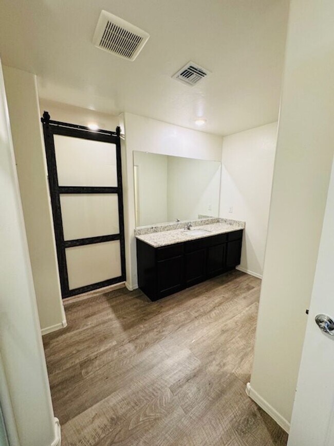 Building Photo - Northwest/ Marana- 5 Bedroom/ 3 Bathroom h...