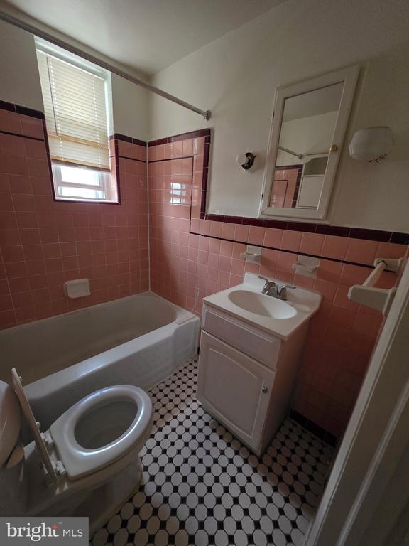 Building Photo - 6327 Eastwood St