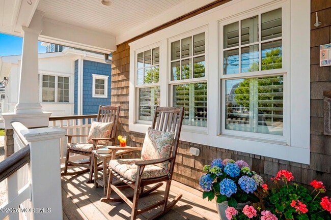 Building Photo - 565 Trout Ave