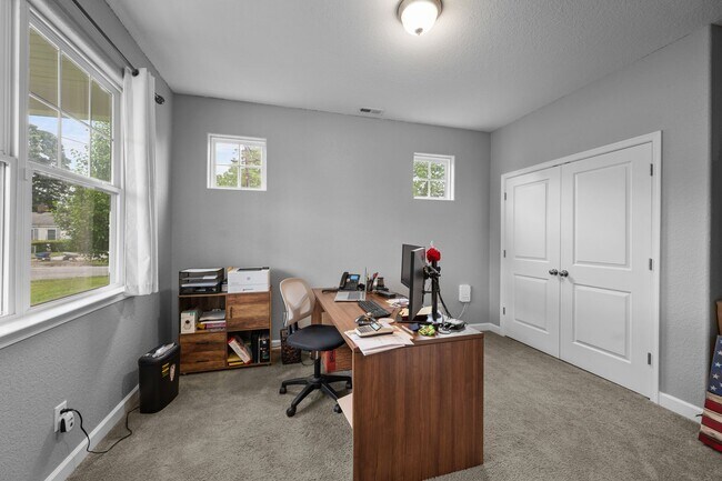 Building Photo - Spacious 6-Bedroom Home with Private Backyard in Norfolk