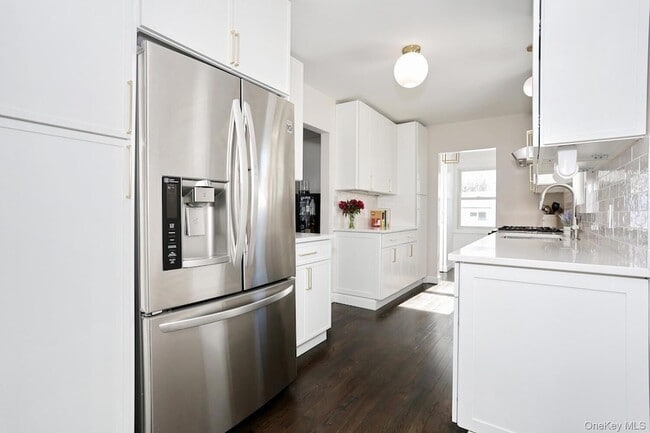 Building Photo - 42 E Main St