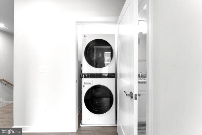 Building Photo - 43785 Transit Sq