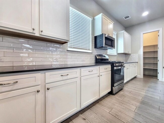 Building Photo - 601 C-Bar Ranch Trl