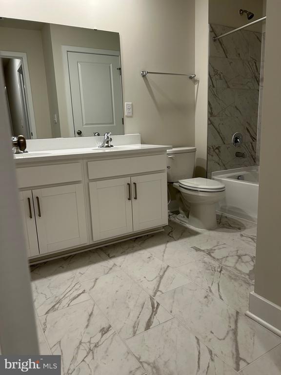 Building Photo - 140 Wappinger Ter