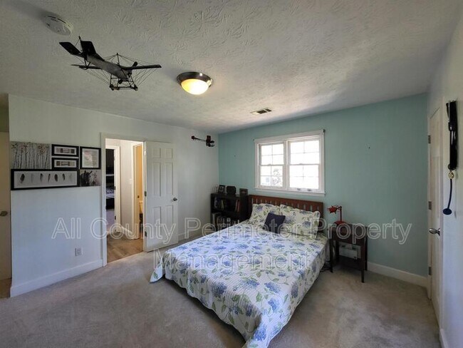 Building Photo - 363 Indian Hills Trail