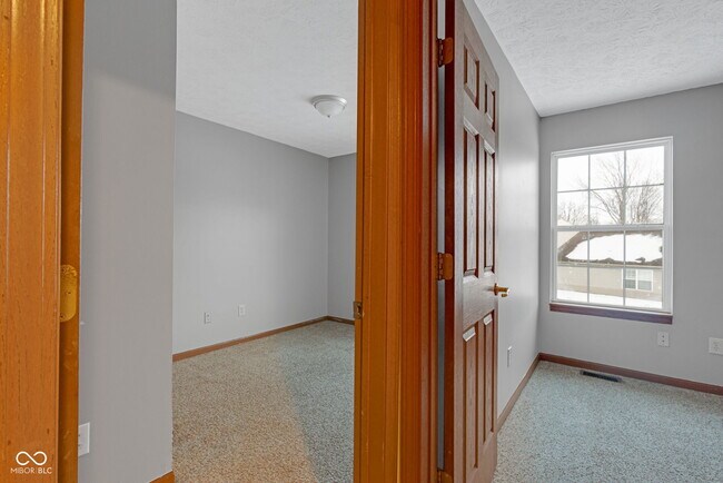 Building Photo - 6318 Pickwick Ct