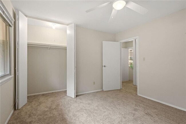 Building Photo - 705 Edgewater Trail