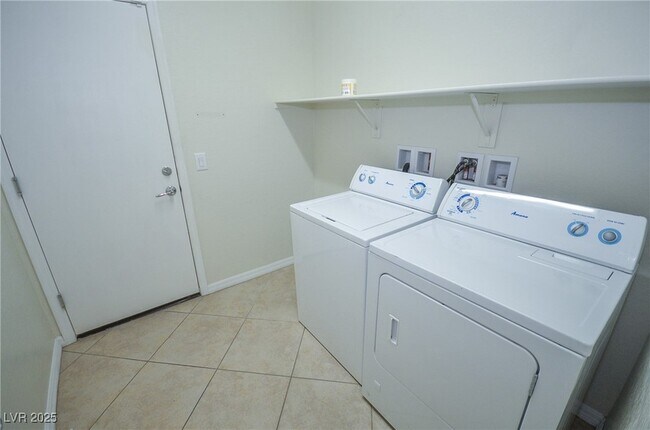 Building Photo - 4077 Beisner St