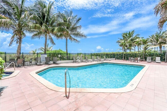 Building Photo - 17275 Collins Ave