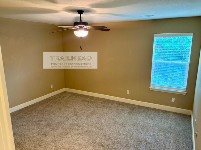 Building Photo - Northland Living at Its Best | 3 Bed • 2 Bath • 1,500 Sq Ft