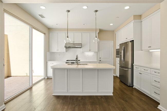 Building Photo - 55 Jade Flower