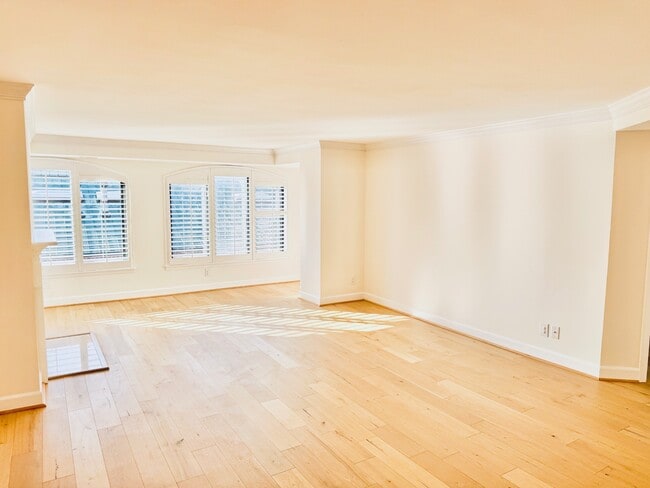 Building Photo - 1080 Wisconsin Ave NW